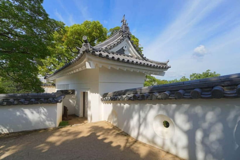 1-Day Tour from Okayama: Kurashiki, Gardens & Okayama Castle - Starting at Okayama Station and heading to Crow Castle