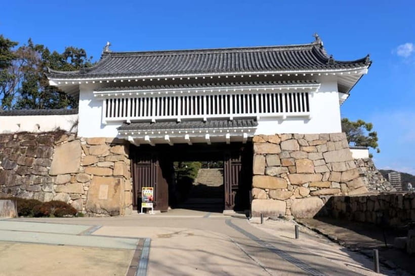 1-Day Tour from Okayama: Kurashiki, Gardens & Okayama Castle - Taking the train to Kurashiki Bikan
