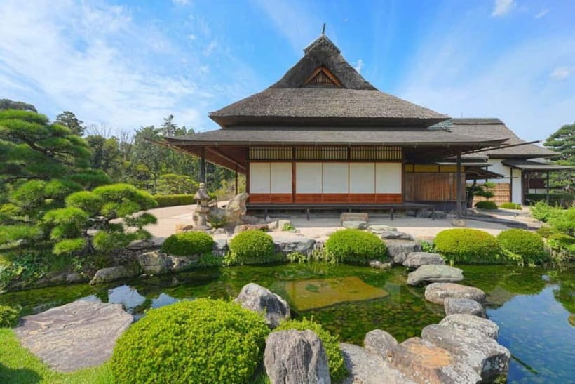 1-Day Tour from Okayama: Kurashiki, Gardens & Okayama Castle - Weather, clothing, and the walking load
