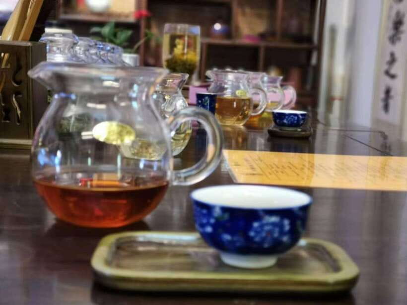 4-Hour Shanghai Best Garden and Temple Tour with Tea Tasting - The Jade Buddha Temple and its quiet halls