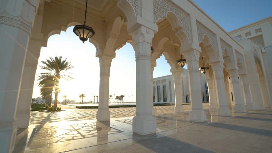 Abu Dhabi: Qasr Al Watan Palace & Garden Entry Ticket - The gardens and first view of Qasr Al Watan