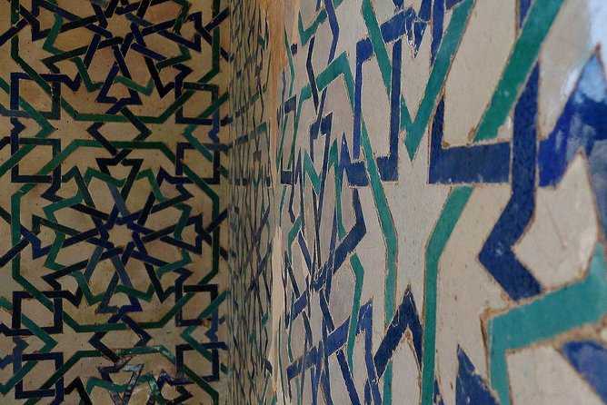 Alhambra &Charles Palace Guided Tour with Optional Nasrid Palaces - Generalife Gardens and the value of a slower stop
