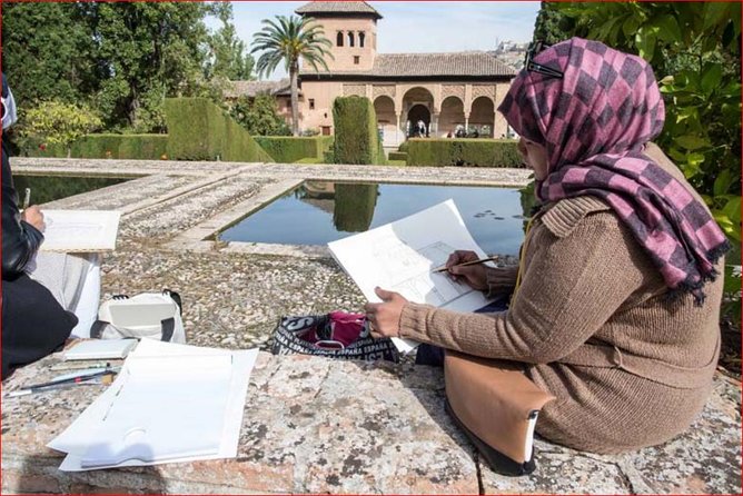 Alhambra &Charles Palace Guided Tour with Optional Nasrid Palaces - The shorter Alhambra surroundings option