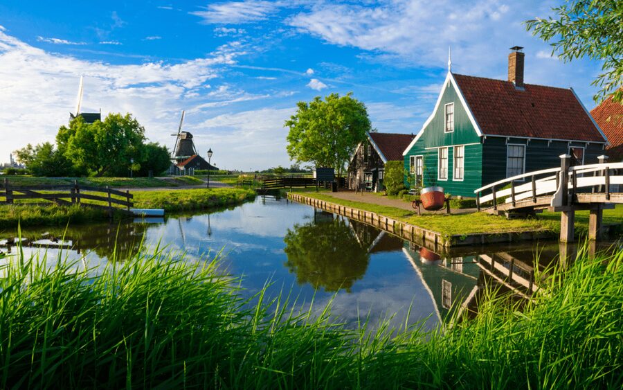 Amsterdam: Day Tour Keukenhof and Zaanse Schans Windmills - Keukenhof: plan for four hours, or stay longer