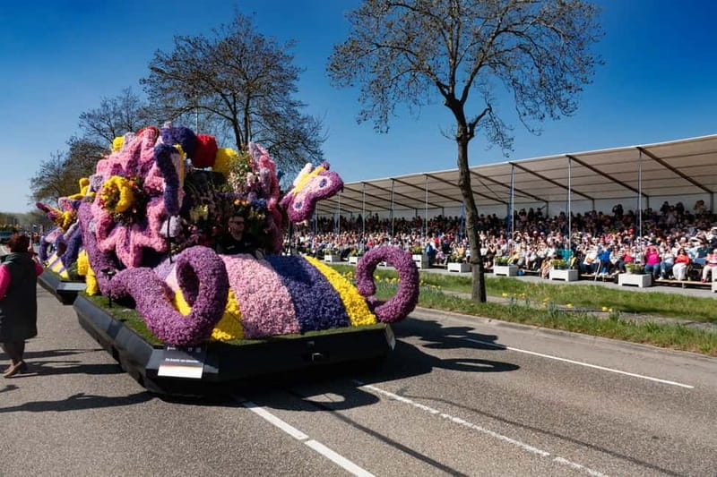 Amsterdam: Day Trip to Flower Parade & Keukenhof on April 18 - What your reserved grandstand seat gives you