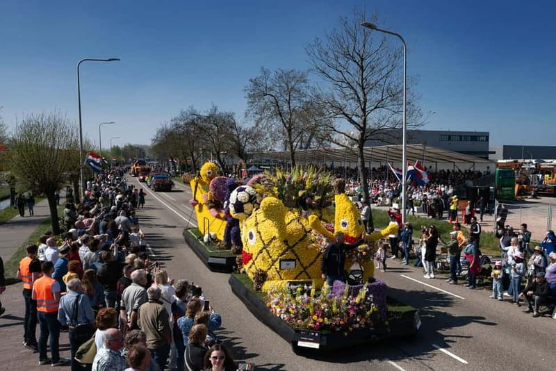 Amsterdam: Day Trip to Flower Parade & Keukenhof on April 18 - Keukenhof after the parade