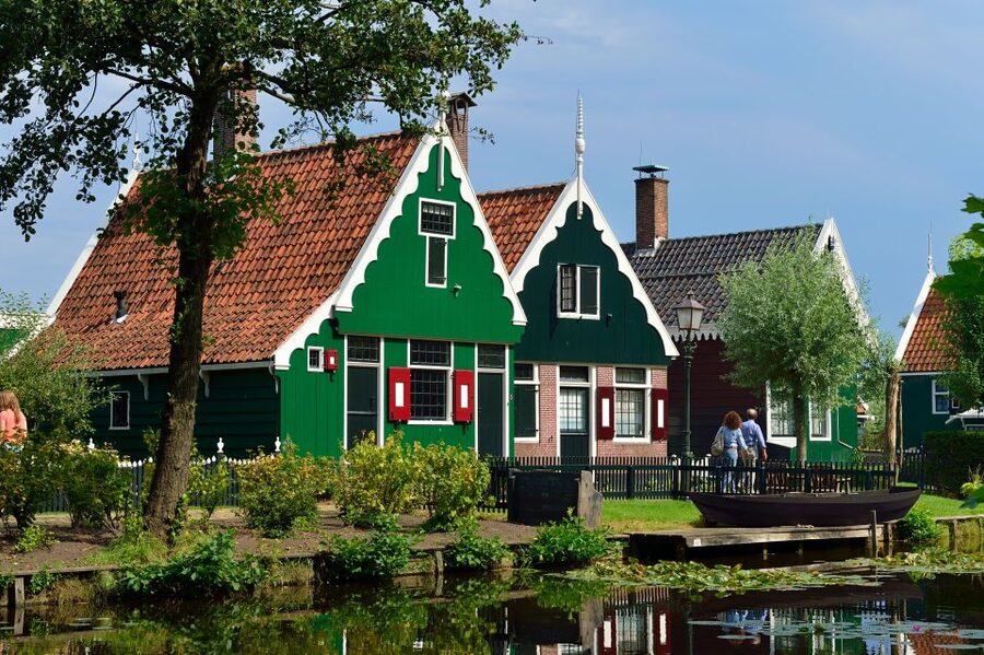 Amsterdam: Keukenhof and Zaanse Schans Live Guided Day Tour - Zaanse Schans brings the Dutch postcard to life