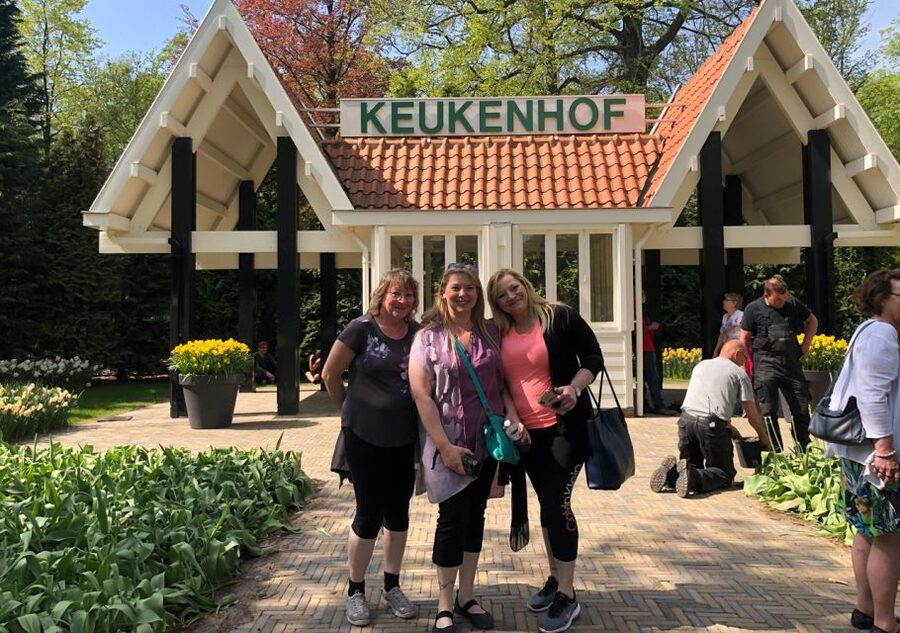 Amsterdam: Keukenhof Tulip Garden and Giethoorn Experience - Walking, weather, and practical comfort