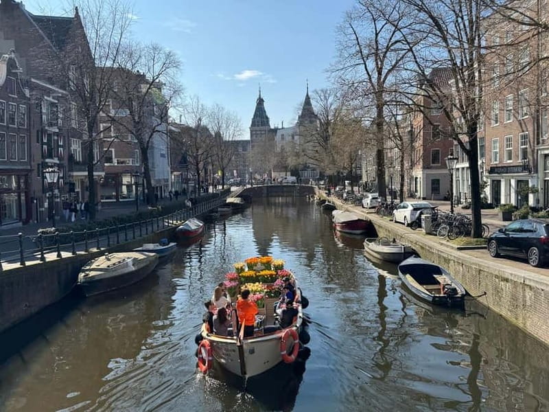Amsterdam: Premium Tulip Boat Canal Tour - Finding the dock beside Amsterdam Centraal