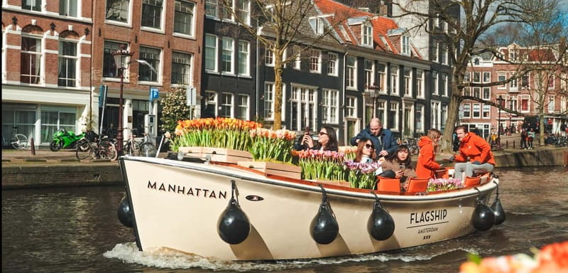 Amsterdam: Premium Tulip Boat Canal Tour - Canal houses, bridges, and the Golden Bend