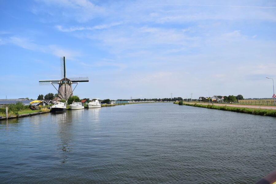 Amsterdam: Tour to Keukenhof Gardens with Windmill Cruise - The transfer through Holland’s flower region