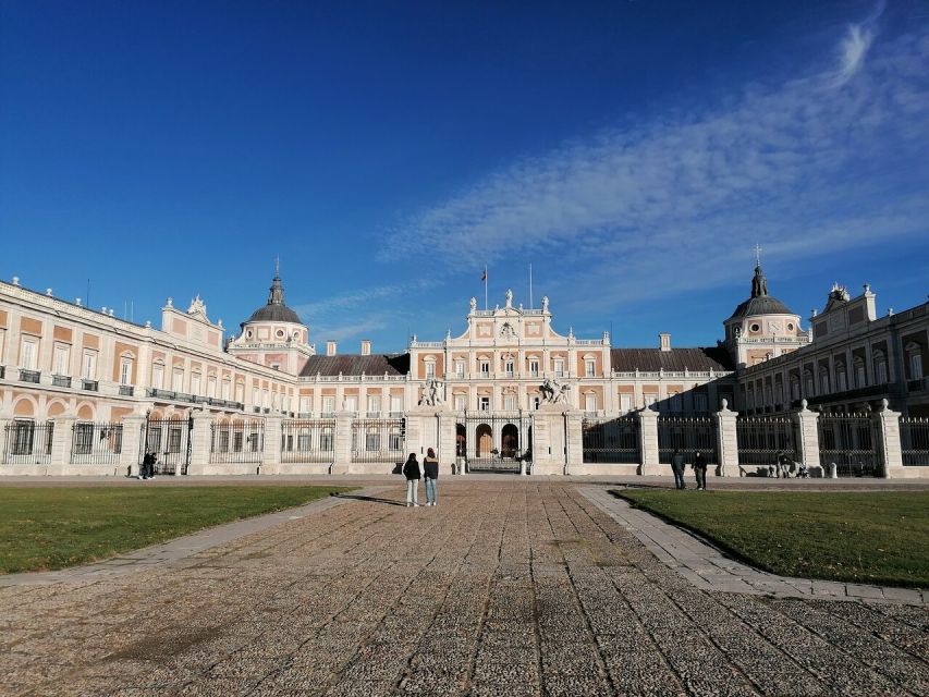Aranjuez: City and Gardens Guided Walking Tour - The town market and everyday Aranjuez