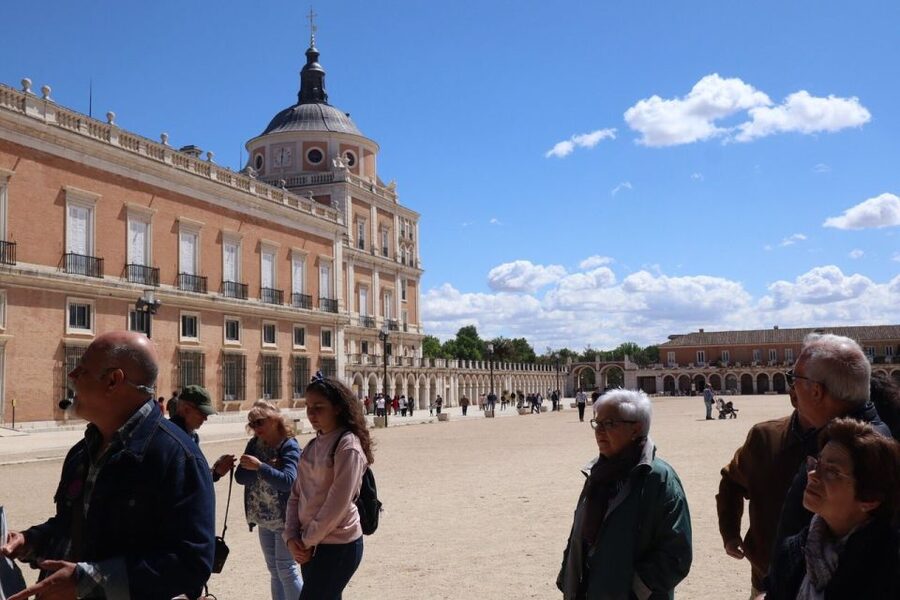 Aranjuez: City and Gardens Guided Walking Tour - Entering the Prince’s Garden