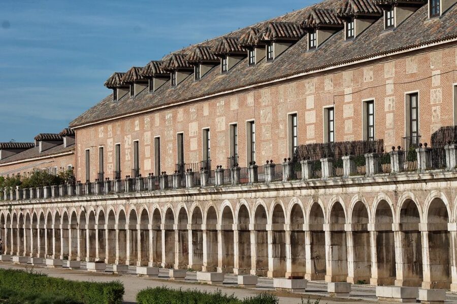 Aranjuez: City and Gardens Guided Walking Tour - Fountains, myths, and the meaning of the paths