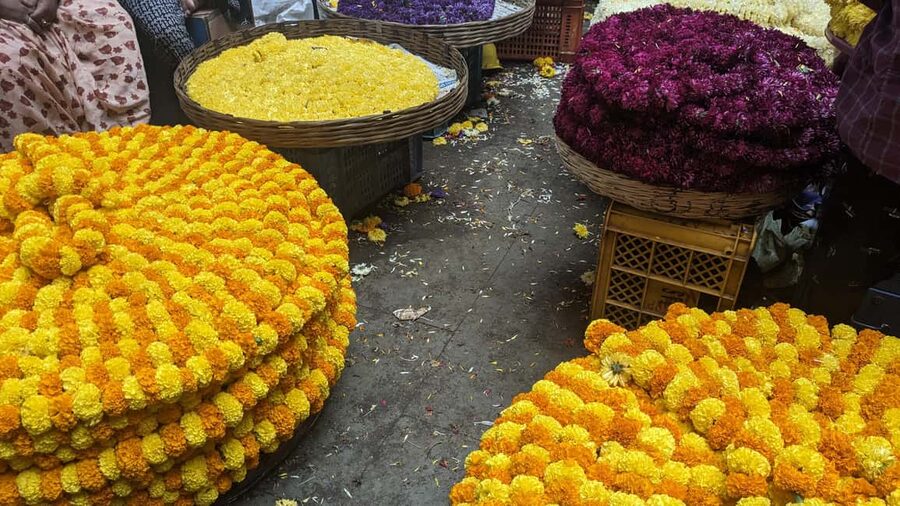 Bangalore Walking Tour KR Flower Market,Fort,Tippu palace - Entering KR Market, Bangalore’s working center