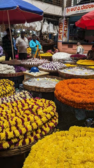 Bangalore Walking Tour KR Flower Market,Fort,Tippu palace - What the guides add to the experience