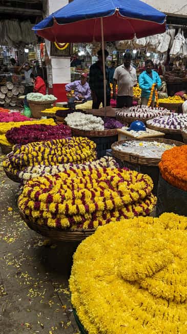 Bangalore Walking Tour KR Flower Market,Fort,Tippu palace - Walking 20 minutes through old Bangalore