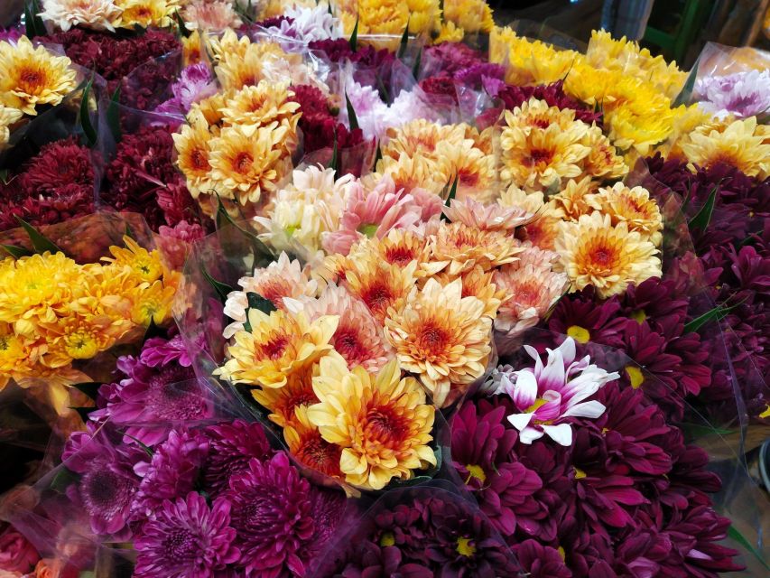 Bangkok:4Hour Flower Market and Little India Tour Mini Group - Sampeng Market’s Narrow Shopping Lanes