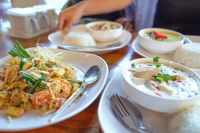 Bangkok Wat Pho and Flower Market Historical Walking Tour - Lunch at Tha Tien and a butterfly pea latte