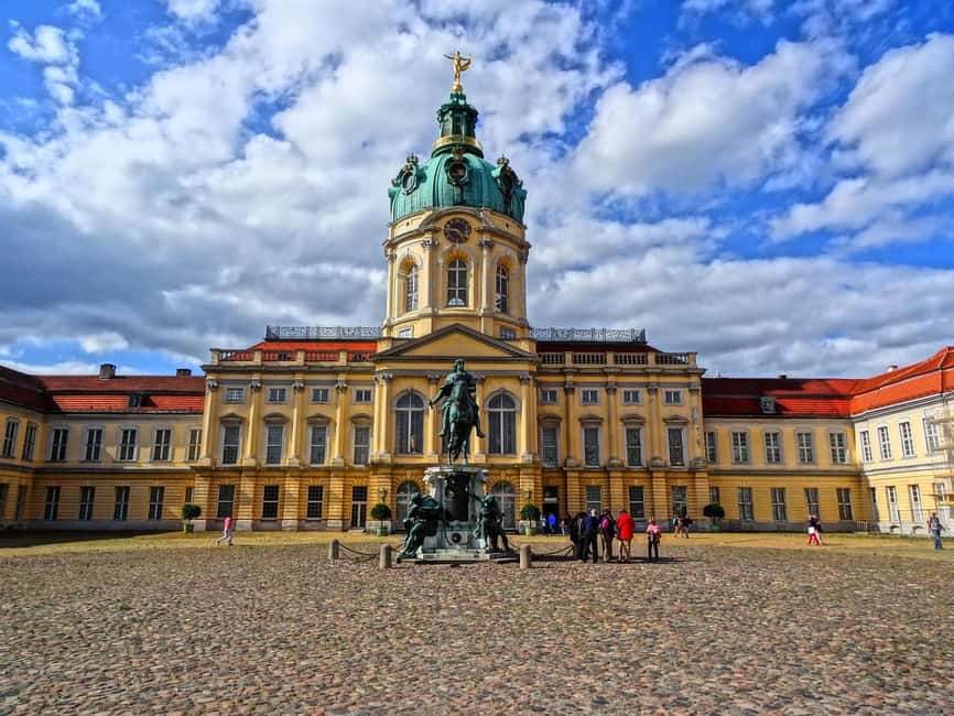 Berlin: Charlottenburg Palace & Gardens Ticket & Audio Tour - The Porcelain Cabinet and gilded interiors