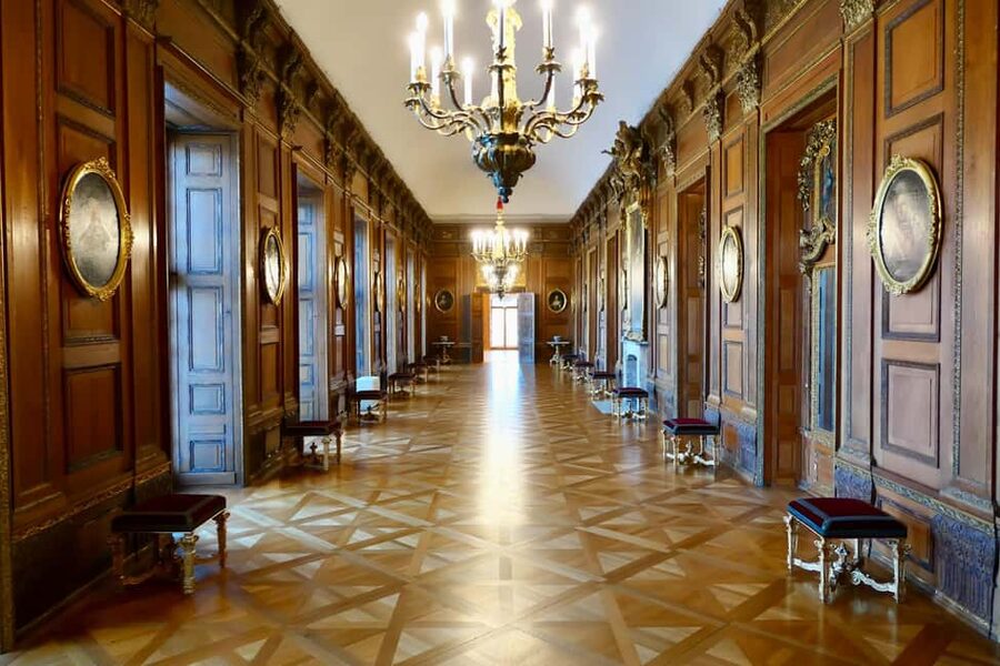 Berlin: Charlottenburg Palace & Gardens Ticket & Audio Tour - Entering the Old Palace and its royal rooms