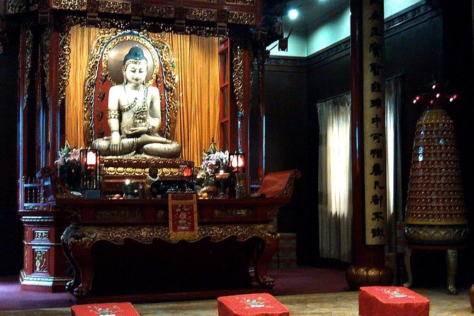 Best of Shanghai Day Tour, including Jade Buddha Temple & Bund & Yuyuan Garden - Shanghai Museum: a strong opening stop