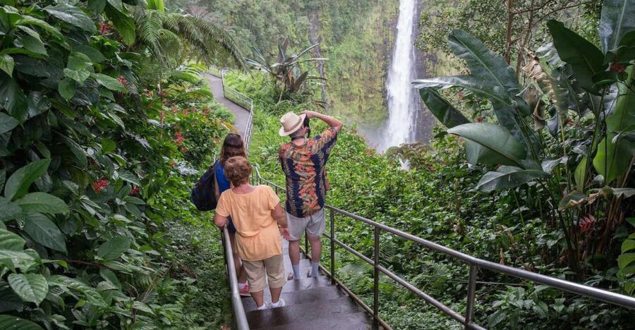 Big Island: Waterfall Tour with Swimming & Botanical Garden - Returning Over Saddle Road