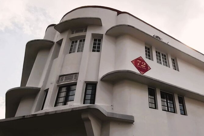 Botanic Gardens & Tiong Bahru Walking Tour with Breakfast - The MRT ride changes the pace