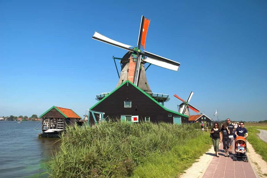 Brussels: Holland Keukenhof & Kinderdijk Guided Day Tour - Kinderdijk and the Dutch battle with water