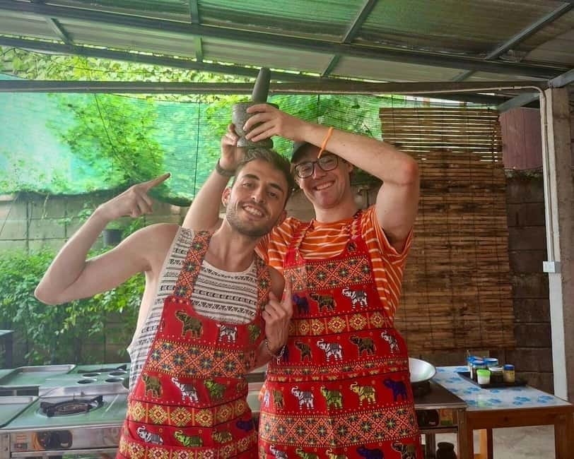Chiang Mai: Cooking Class, Market & Thai Herbs Garden Tour - The mortar and pestle are the heart of the class