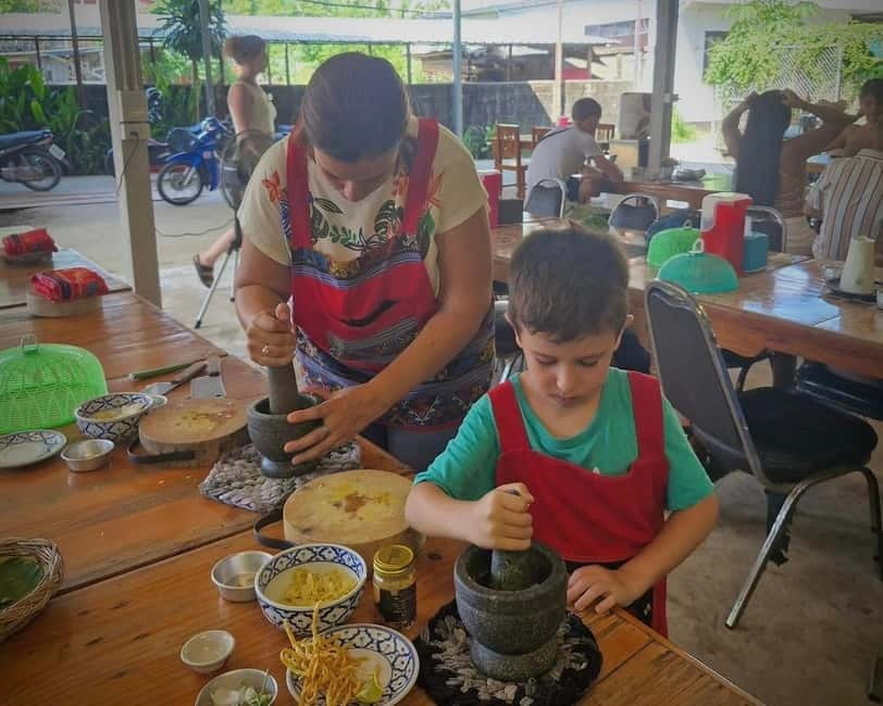 Chiang Mai: Cooking Class, Market & Thai Herbs Garden Tour - Dietary needs and spice levels