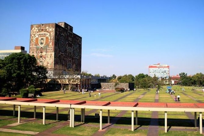 City Tour and Xochimilco Floating gardens - Guides, drivers, and the bilingual question