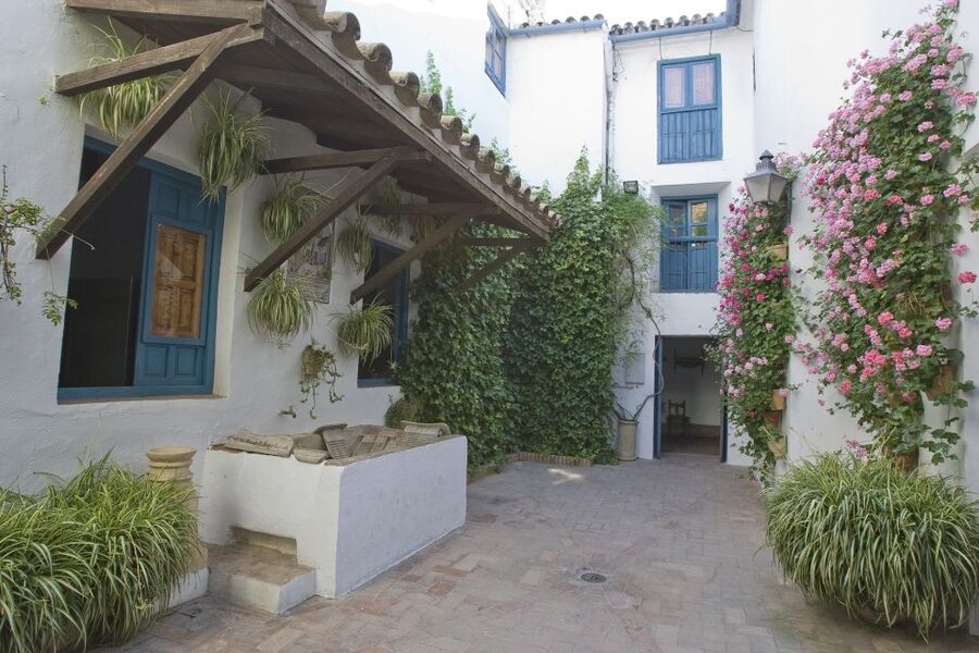 Córdoba: Viana Palace Gardens and Patios Entry Ticket - Why Viana Palace is different from Córdoba’s other courtyards