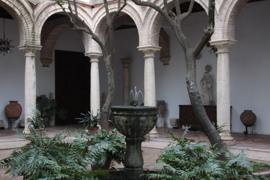 Córdoba: Viana Palace Gardens and Patios Entry Ticket - What you see of the palace itself