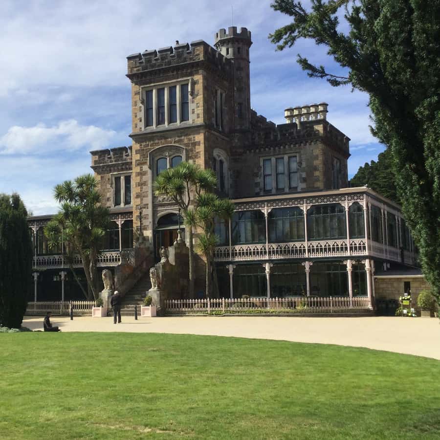 Dunedin: Peninsula with Lanarch Castle gardens & Olveston - Key points to know before booking