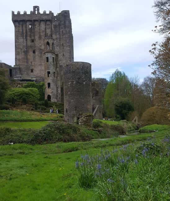 Easy Access - The Blarney Stone & Castle Gardens Tour - Blarney Woollen Mills and the Irish craft stop