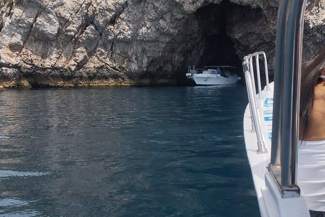 Excursions by boat: Gardens Naxos-Taormina-Isola Bella-DELFINI - Seeing Taormina from the water