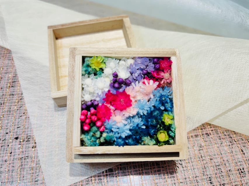 Experience Crafting a Flower-Adorned Mini Japanese Garden - Why the cafe setting matters