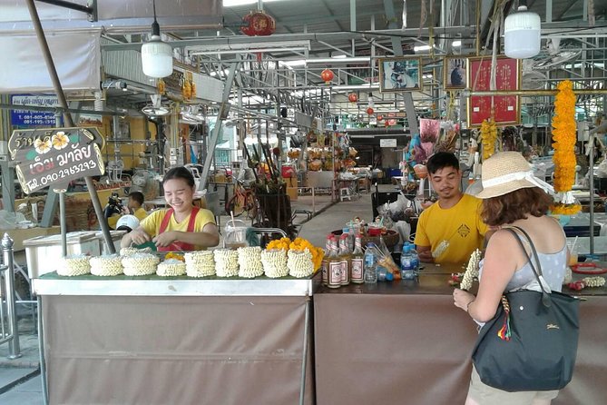 Flower Market & Floral Art: Multilingual Private Tour [EN/others] - The One-Hour Thai Floral Art Workshop