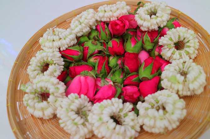 Flower Market & Floral Art: Multilingual Private Tour [EN/others] - Ending at Baan Kudi Chin Museum