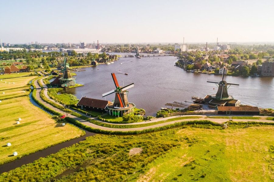 From Amsterdam: Keukenhof and Dutch Countryside Tour - From Amsterdam Central Station to the Dutch countryside