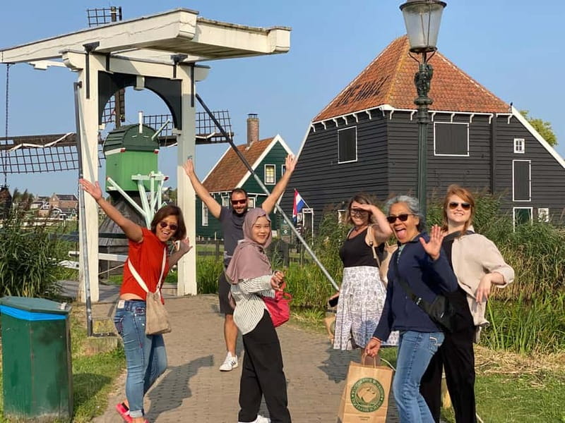 From Amsterdam: Keukenhof Tulips, Windmills & Volendam - Why this day works better than a simple Keukenhof transfer