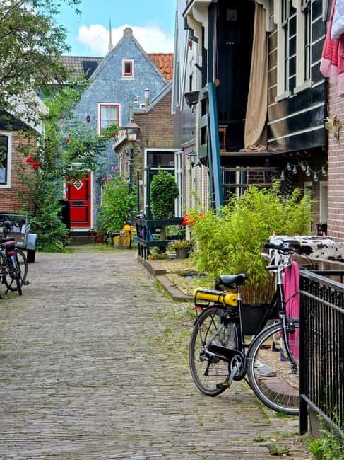 From Amsterdam: Keukenhof Tulips, Windmills & Volendam - A small minivan makes the long day easier