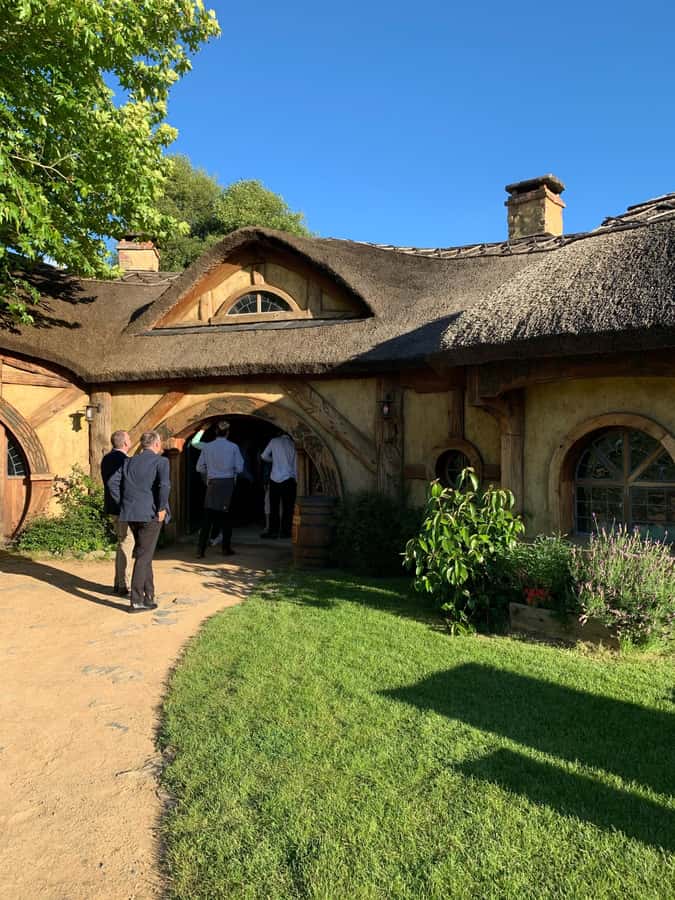From Auckland: Hobbiton & Hamilton Gardens Small Group Tour - The return to Auckland