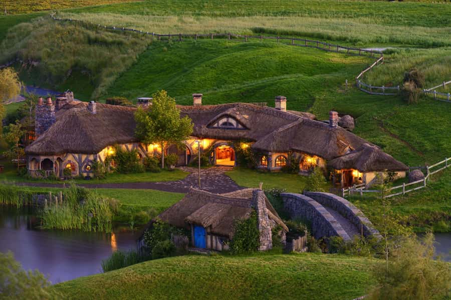 From Auckland: Hobbiton & Hamilton Gardens Small Group Tour - Practical ways to get more from the day