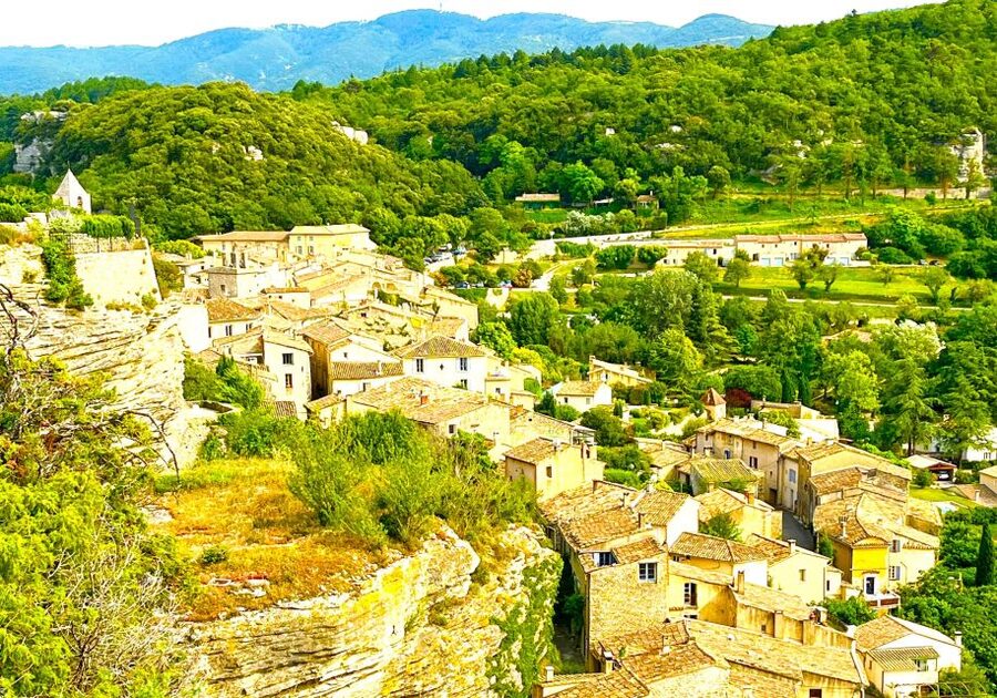 From Avignon: Lavender fields and villages in the Luberon - Gordes, a village built on stone