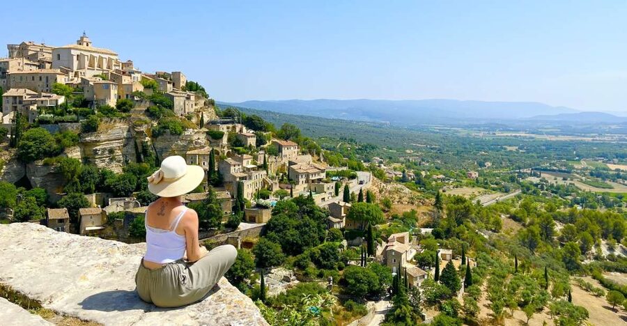 From Avignon: Lavender fields and villages in the Luberon - Starting at Sénanque Abbey