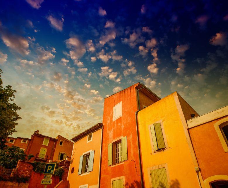 From Avignon: Lavender Fields & Luberon Village Guided Tour - Roussillon and its red Ochre Trail