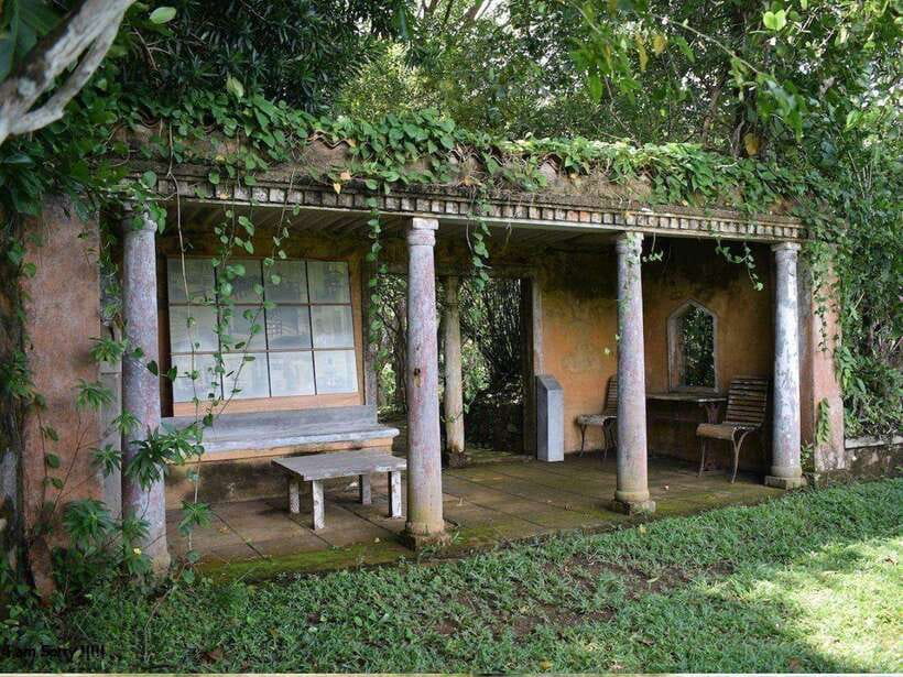 From Kalutara/Waskaduwa: Lunuganga & Brief Garden Tour - Leaving Kalutara at 8:00