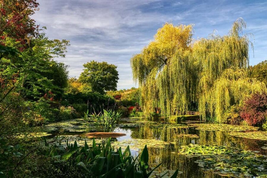 From Paris: Giverny Monet’s House & Gardens Half-Day Tour - The 75-minute minivan ride from central Paris
